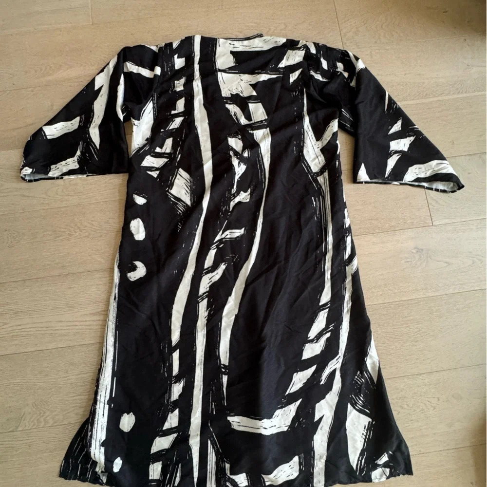 DIARRABlU Naim Maxi Dress
Size M (8-10) - Picture 11 of 15